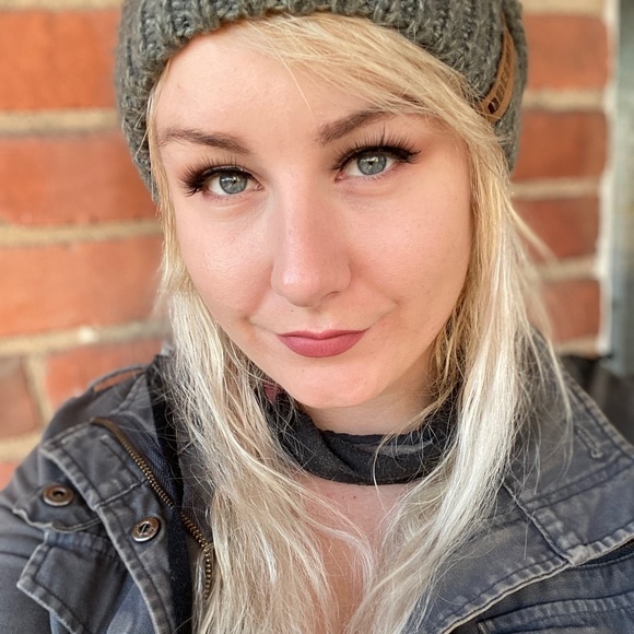 Meet your Posher, Cass - Picture 1 of 1